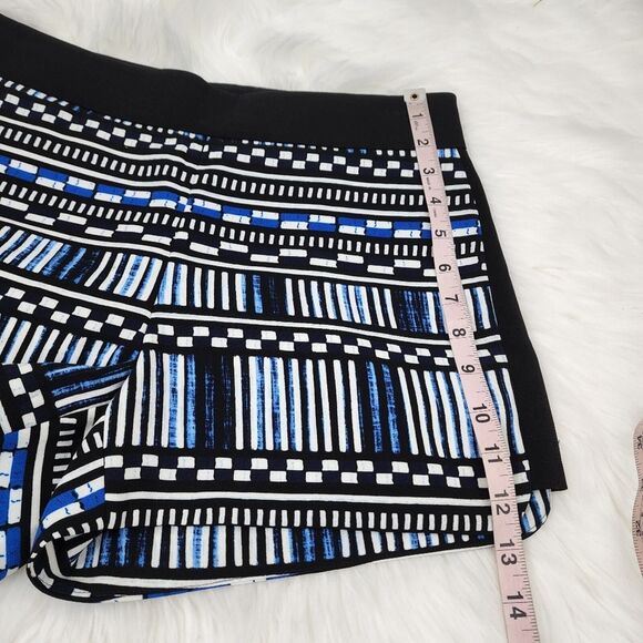 J. Crew Size 2 Geometric Print Shorts - Picture 8 of 9